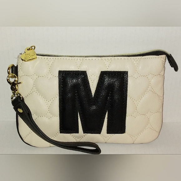 ★Brand New★BETSEY JOHNSON Large Quilted Hearts "M" initial Wristlet★Rare★ - Picture 2 of 16